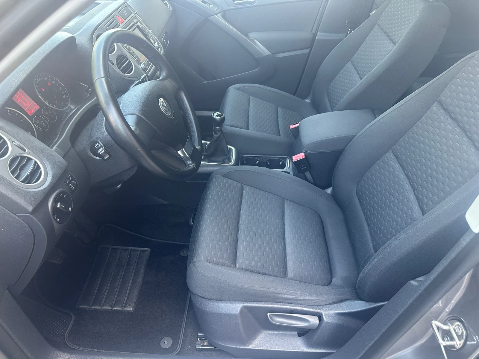 VW Tiguan 2.0TDI* 4MOTION* 6ск. - изображение 8 | Auto.bg VW Tiguan 2.0TDI* 4MOTION* 6ск. - изображение 8