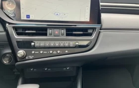 Lexus ES 300 h/COMFORT/201HP/ИЗБОР НА ЦВЯТ/PANO/CAM/NAVI/257h | Auto.bg — изображение 16 Lexus ES 300 h/COMFORT/201HP/ИЗБОР НА ЦВЯТ/PANO/CAM/NAVI/257h | Auto.bg — изображение 16