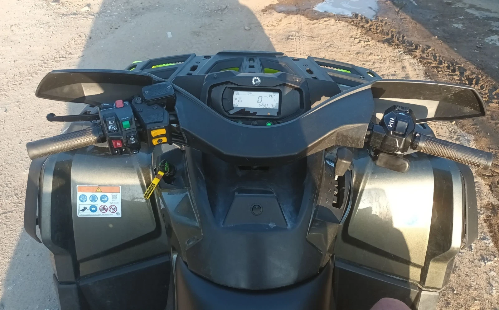 Can-Am Outlander 6X6 OUTLANDER 1000XU  - изображение 6 | Auto.bg Can-Am Outlander 6X6 OUTLANDER 1000XU  - изображение 6