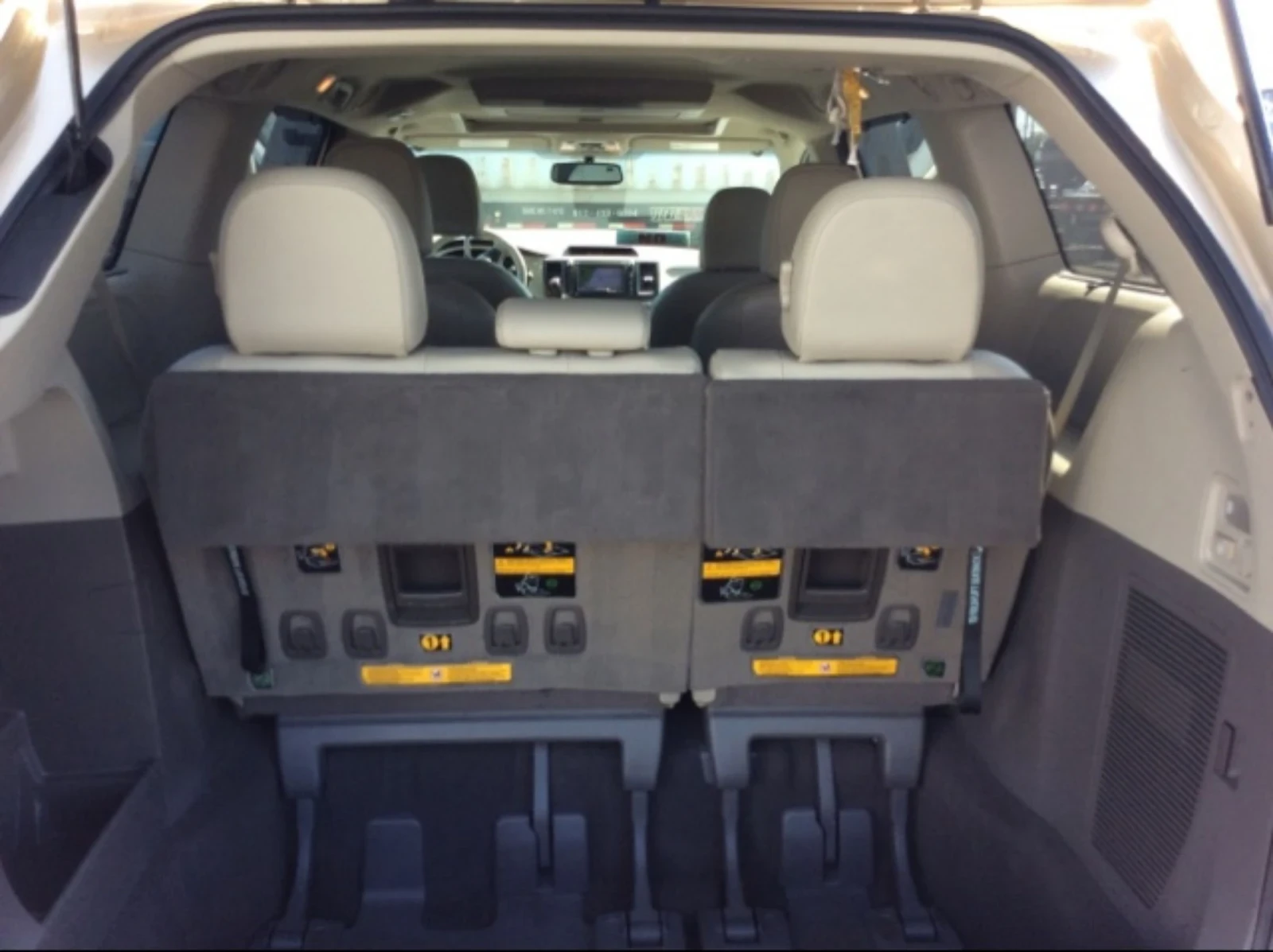 Toyota Sienna XLE limited 2011 - изображение 6 | Auto.bg Toyota Sienna XLE limited 2011 - изображение 6