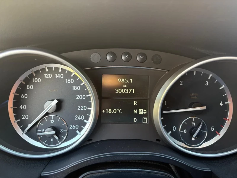 Mercedes-Benz R 350 - 7000 € / 13690.81 лв. - 24102508 1 | Car24.bg Mercedes-Benz R 350 - 7000 € / 13690.81 лв. - 24102508 1