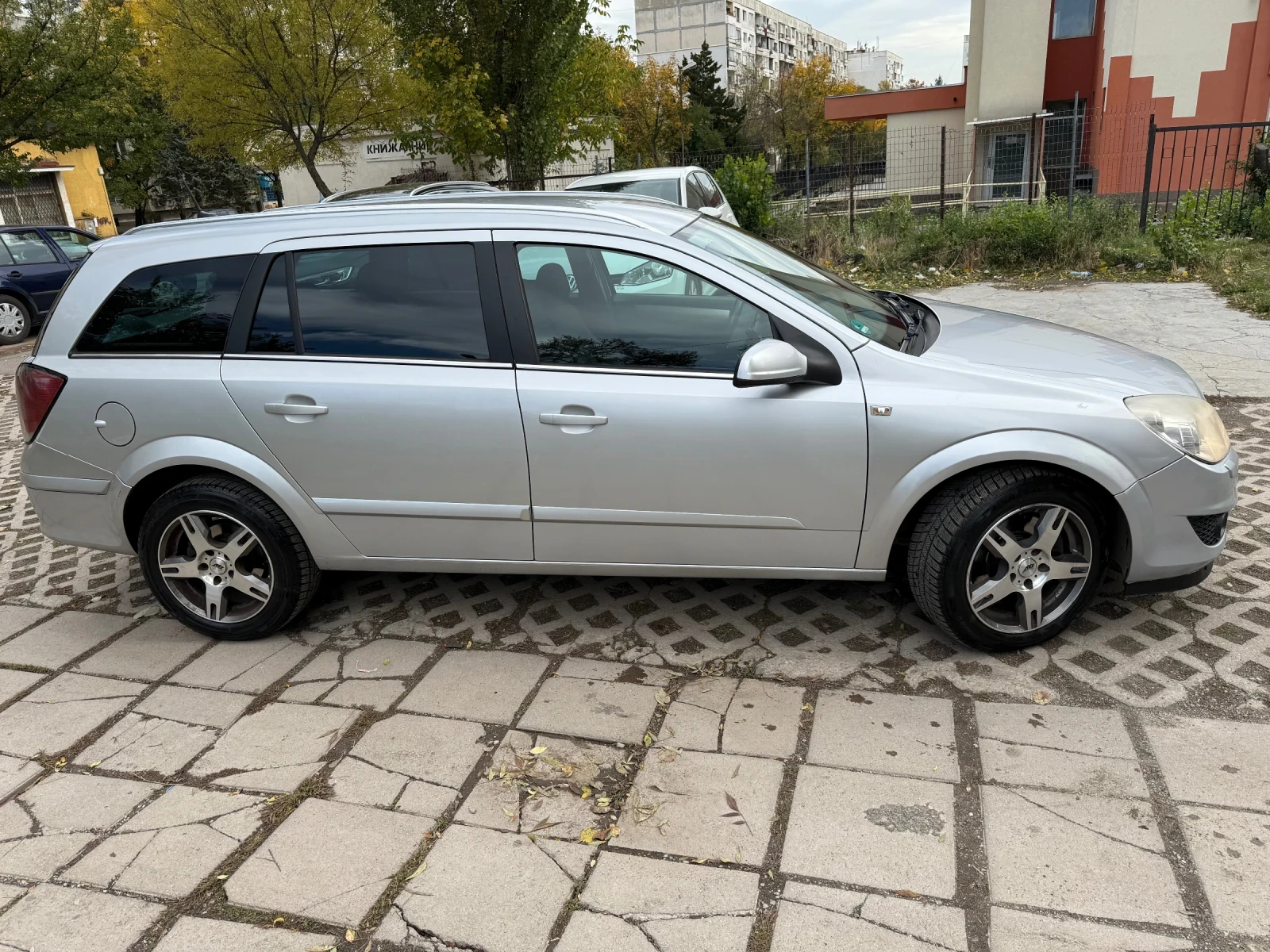 Opel Astra 1.9 CDTI ОБСЛУЖЕН Face lift 2008 Г ТОП  - изображение 5 | Auto.bg Opel Astra 1.9 CDTI ОБСЛУЖЕН Face lift 2008 Г ТОП  - изображение 5