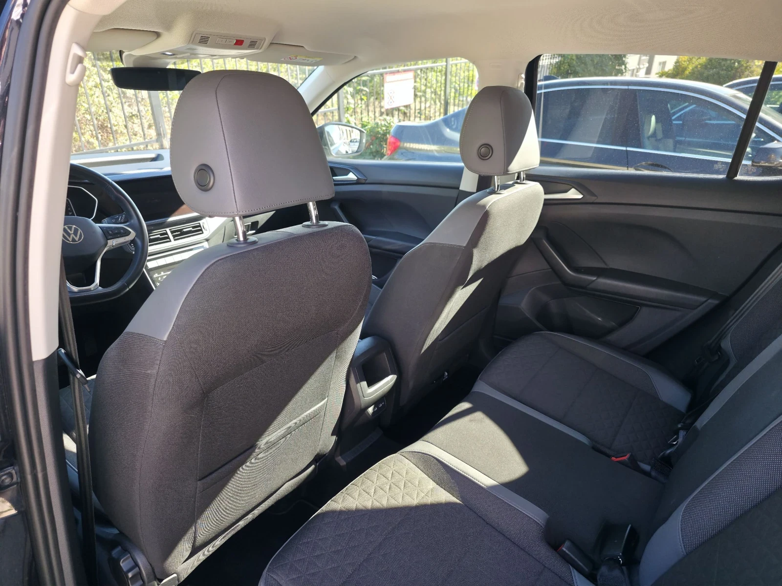 VW T-Cross 1.5 TSI DSG Style R-line 150 hp - изображение 9 | Auto.bg VW T-Cross 1.5 TSI DSG Style R-line 150 hp - изображение 9