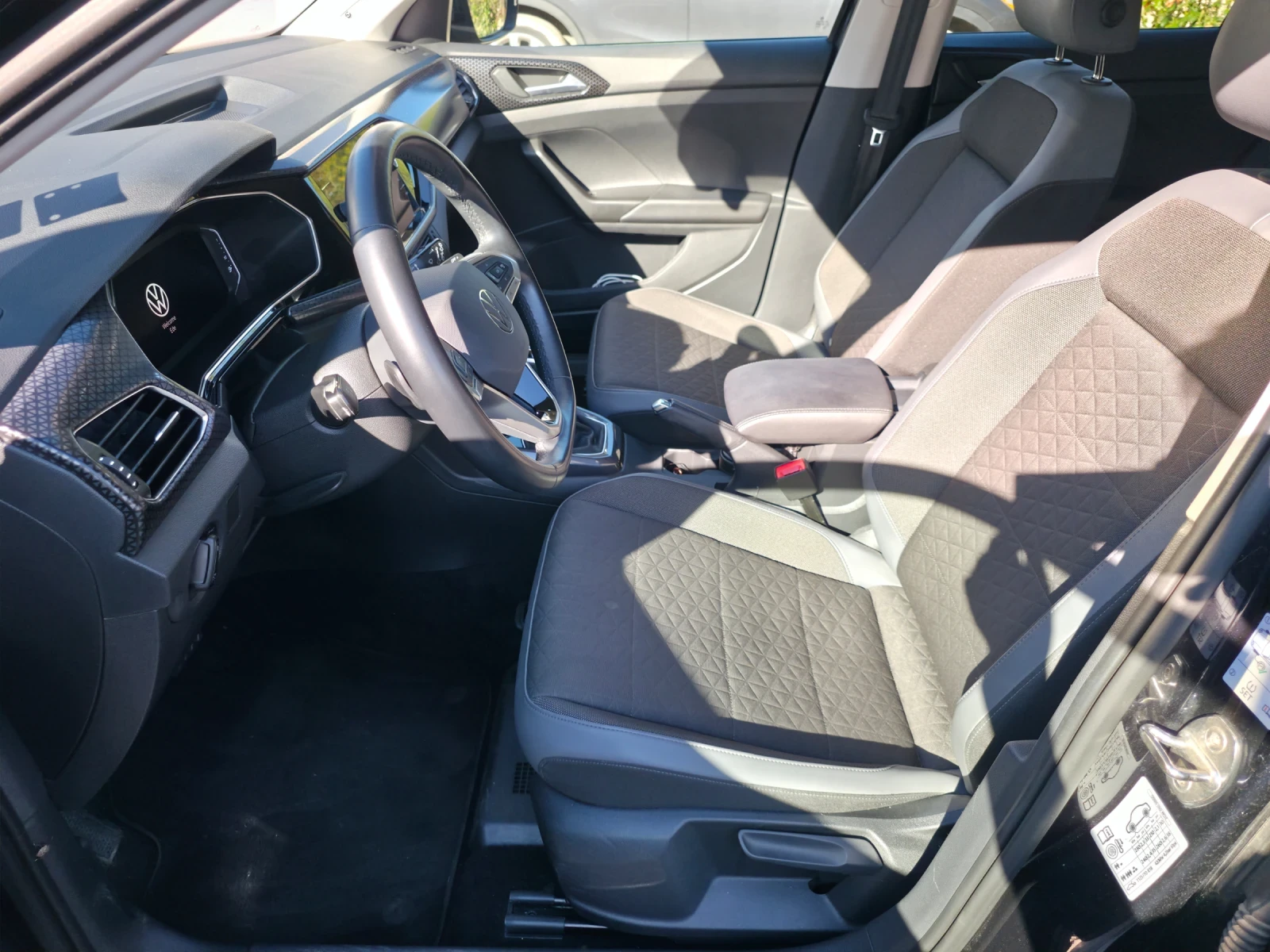 VW T-Cross 1.5 TSI DSG Style R-line 150 hp - изображение 8 | Auto.bg VW T-Cross 1.5 TSI DSG Style R-line 150 hp - изображение 8