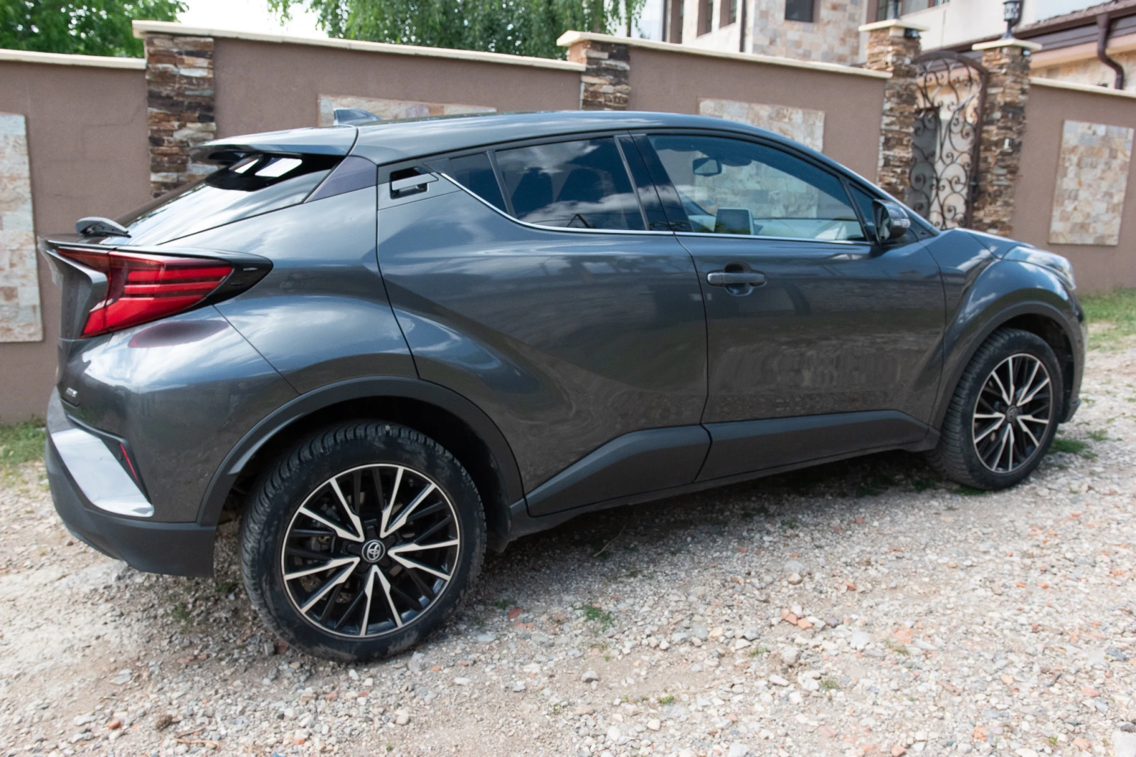 Toyota C-HR undefined | Auto.bg — изображение 1 Toyota C-HR undefined | Auto.bg — изображение 1