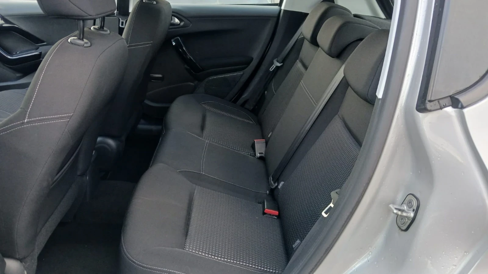 Peugeot 208 1.6 HDI - изображение 10 | Auto.bg Peugeot 208 1.6 HDI - изображение 10