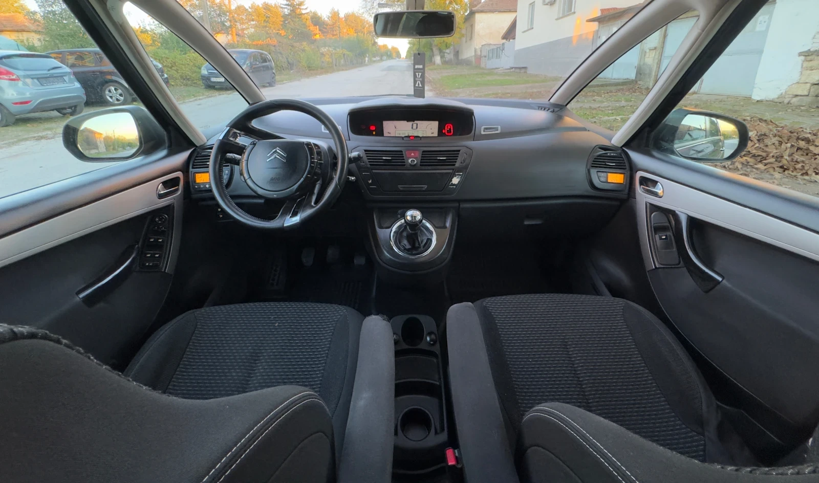 Citroen Grand C4 Picasso 1.6HDI 7местен - изображение 6 | Auto.bg Citroen Grand C4 Picasso 1.6HDI 7местен - изображение 6