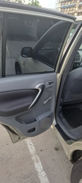 Toyota Rav4 2.0 4D4 - 2500 € - 42737528 8 | Car24.bg Toyota Rav4 2.0 4D4 - 2500 € - 42737528 8