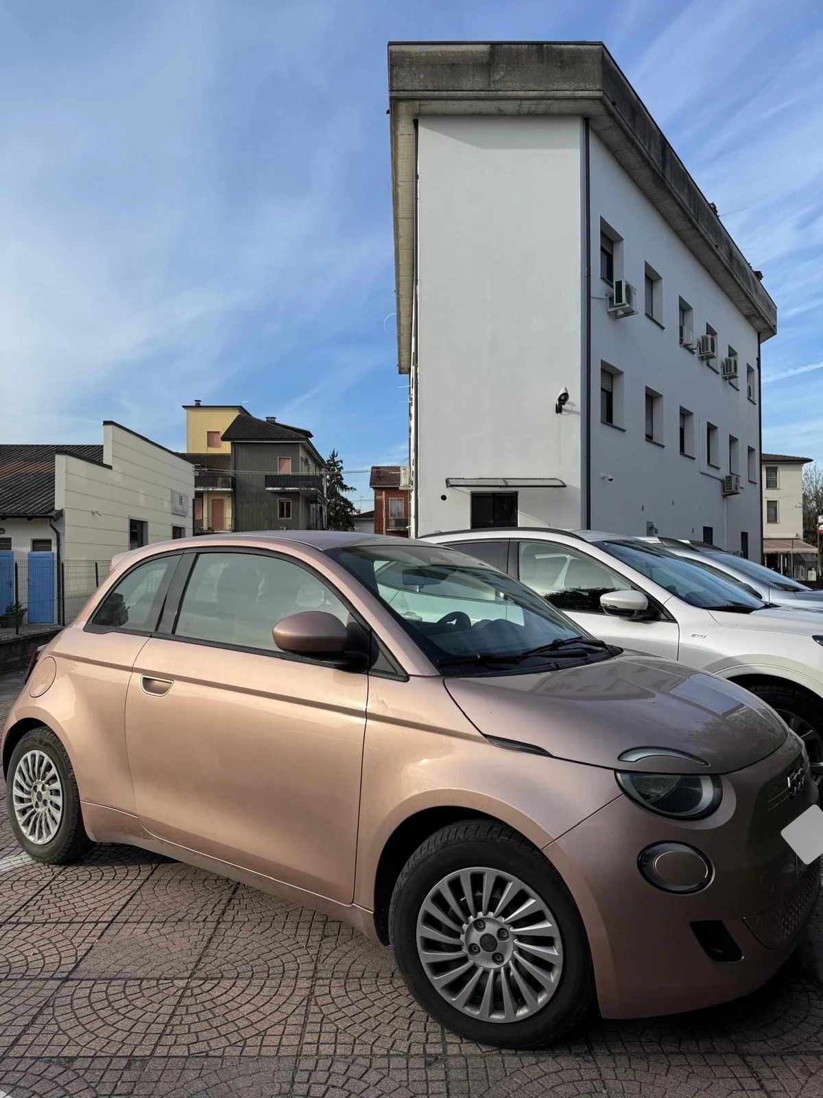 Fiat 500e Berlina 42 kWh Red | Auto.bg — изображение 1 Fiat 500e Berlina 42 kWh Red | Auto.bg — изображение 1