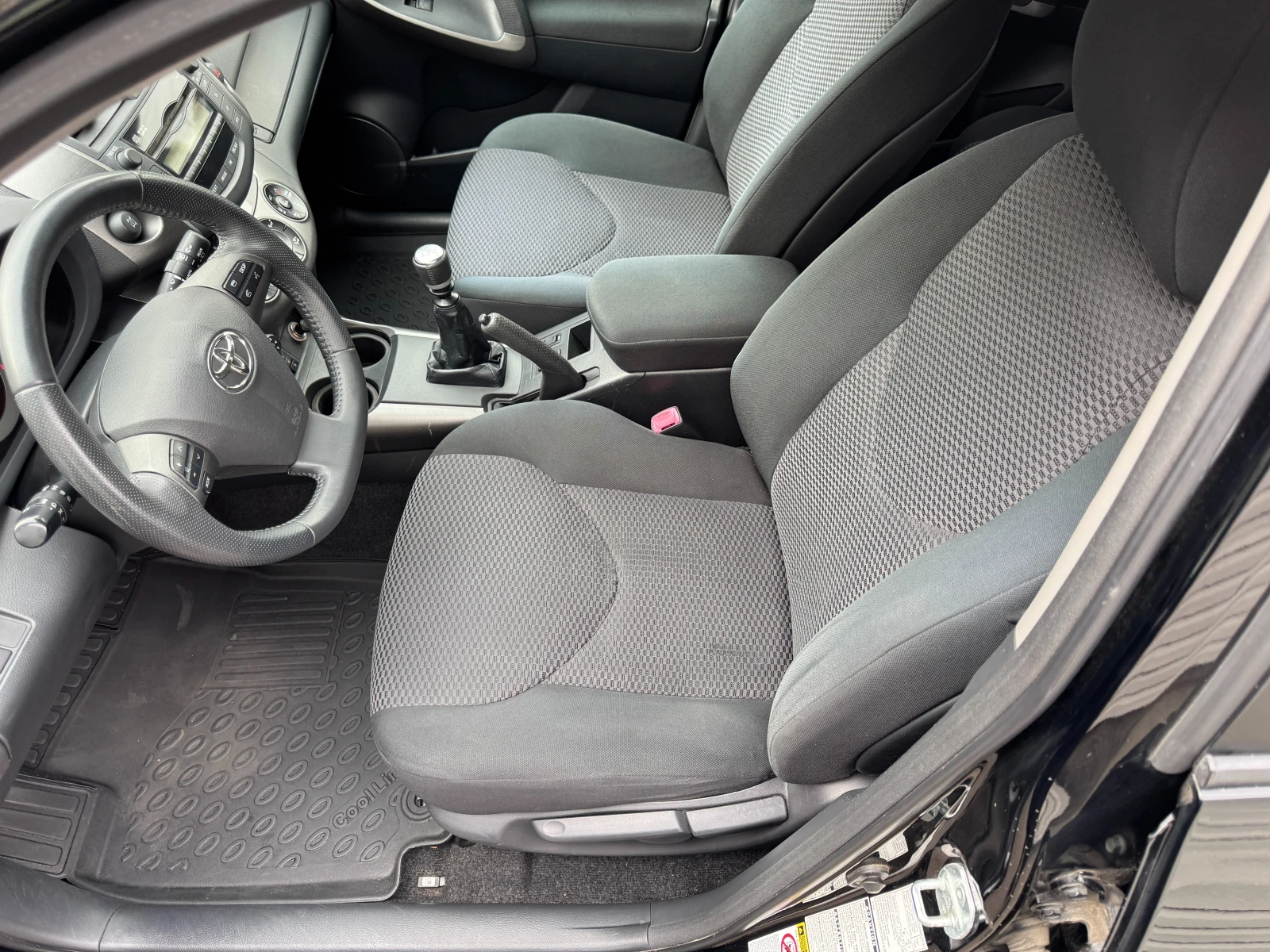 Toyota Rav4 2.0i* 4x4* СЕРВИЗНА КНИЖКА С ПЪЛНА ИСТОРИЯ  - изображение 9 | Auto.bg Toyota Rav4 2.0i* 4x4* СЕРВИЗНА КНИЖКА С ПЪЛНА ИСТОРИЯ  - изображение 9