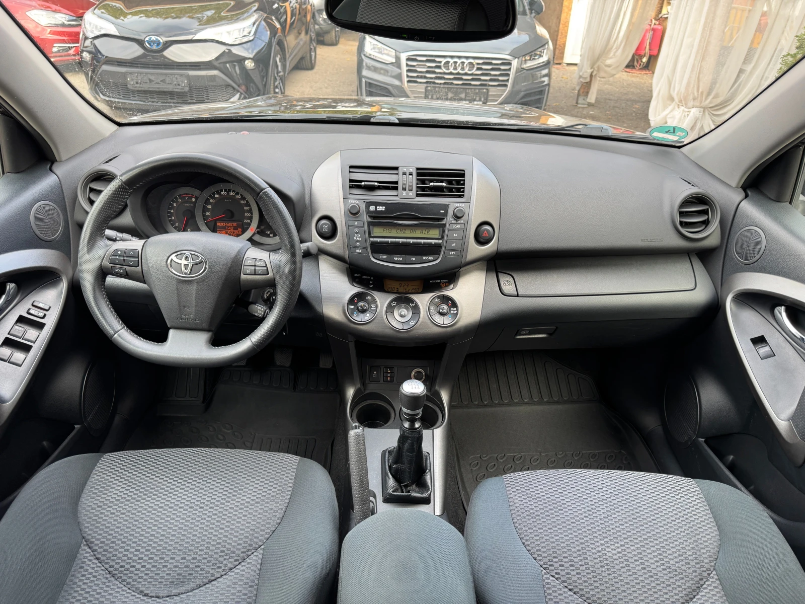 Toyota Rav4 2.0i* 4x4* СЕРВИЗНА КНИЖКА С ПЪЛНА ИСТОРИЯ  - изображение 8 | Auto.bg Toyota Rav4 2.0i* 4x4* СЕРВИЗНА КНИЖКА С ПЪЛНА ИСТОРИЯ  - изображение 8