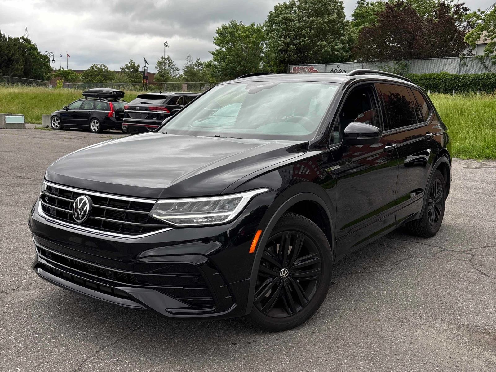 VW Tiguan COMFORTLINE R-LINE BLACK EDITION * 7 МЕСТЕН * AWD | Auto.bg — изображение 1 VW Tiguan COMFORTLINE R-LINE BLACK EDITION * 7 МЕСТЕН * AWD | Auto.bg — изображение 1