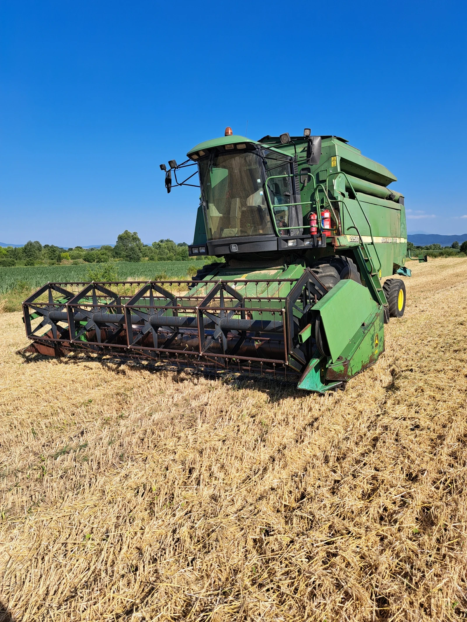 Комбайн John Deere 2256 - изображение 3 | Auto.bg Комбайн John Deere 2256 - изображение 3