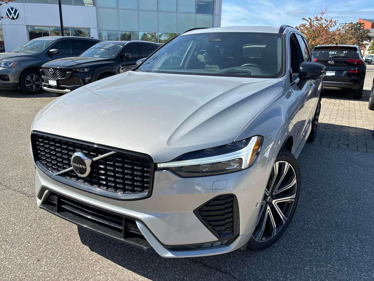 Volvo XC60 B6 R Design CARFAX | Auto.bg — изображение 1 Volvo XC60 B6 R Design CARFAX | Auto.bg — изображение 1