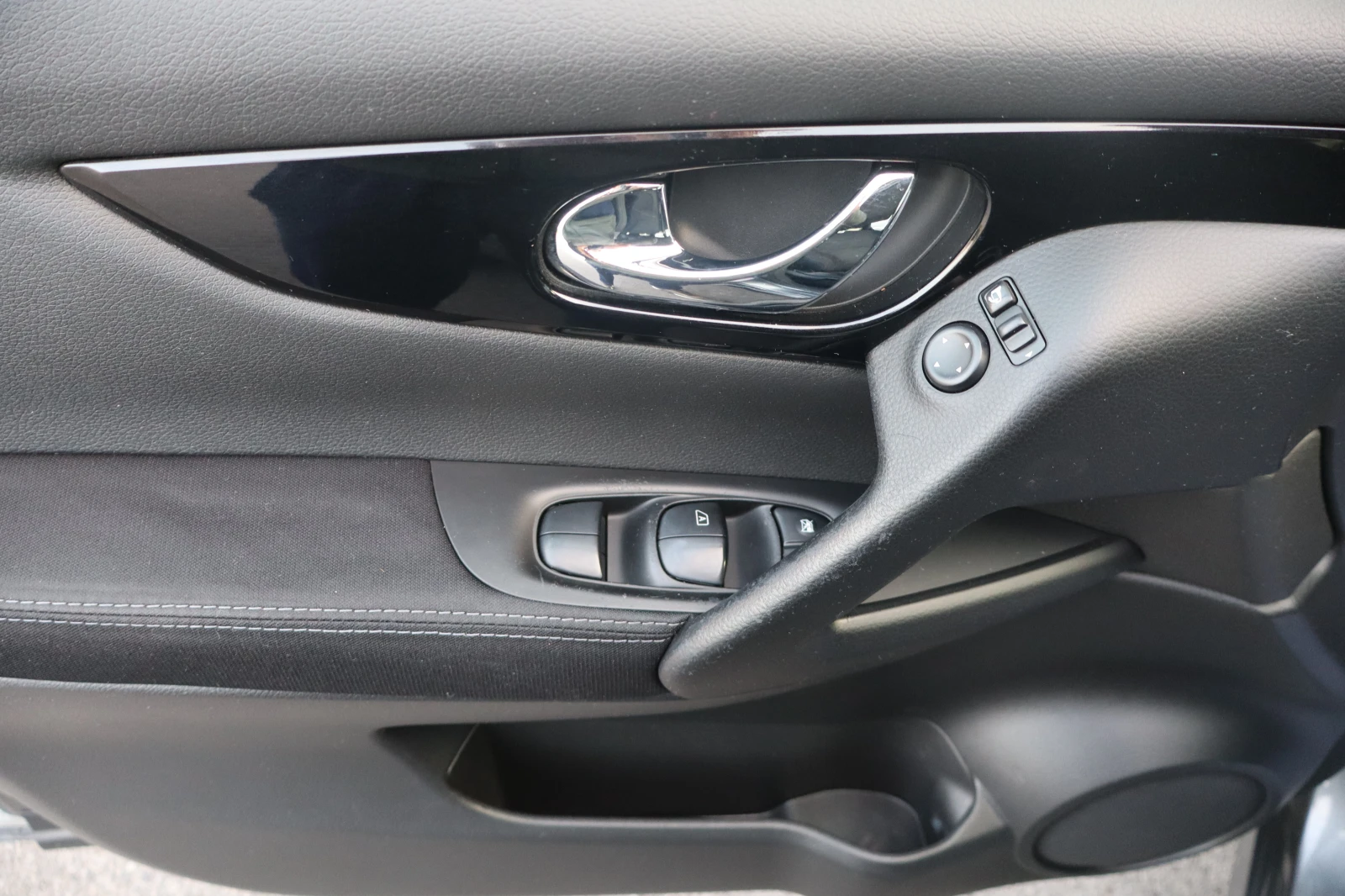 Nissan Qashqai 1.2i - изображение 9 | Auto.bg Nissan Qashqai 1.2i - изображение 9