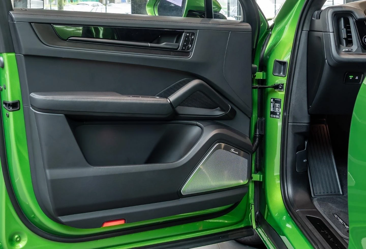 Porsche Cayenne GTS/FACELIFT/SPORT DESIGN/JAVA GREEN/BURM/PANO/HUD - изображение 8 | Auto.bg Porsche Cayenne GTS/FACELIFT/SPORT DESIGN/JAVA GREEN/BURM/PANO/HUD - изображение 8