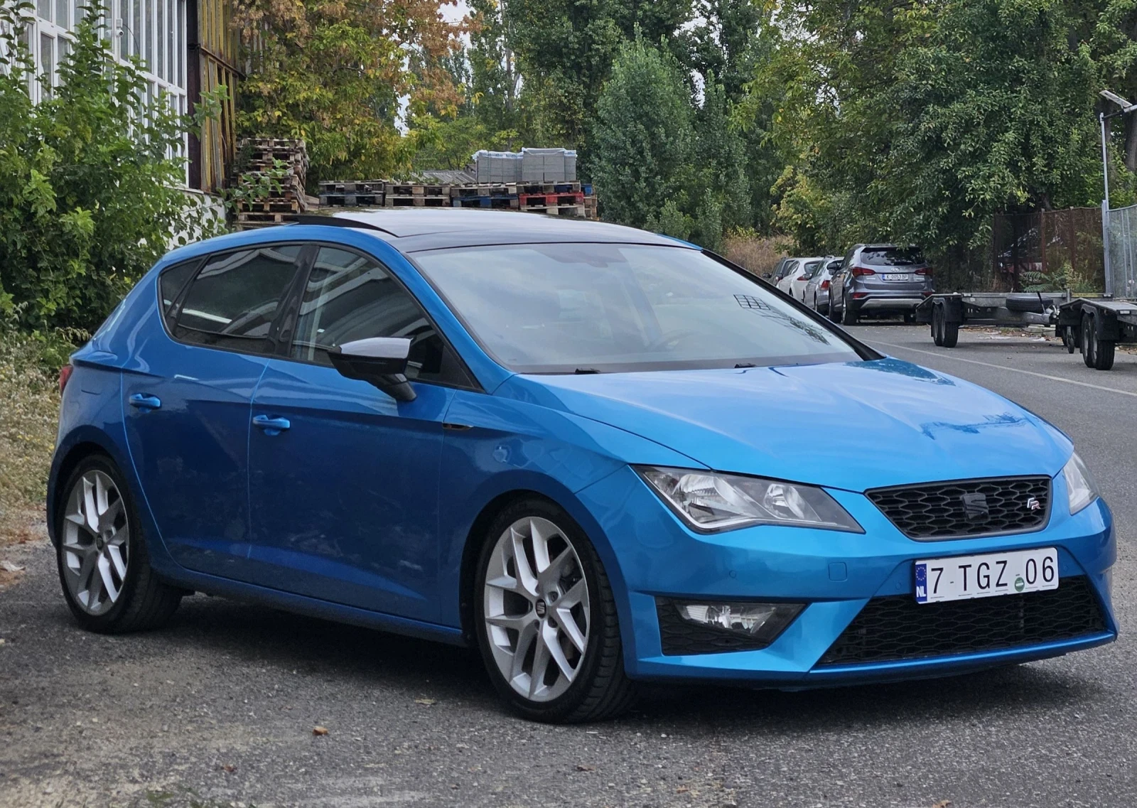 Seat Leon FR 2.0TDI Limited Edition Panorama (Alor Blue) - изображение 3 | Auto.bg Seat Leon FR 2.0TDI Limited Edition Panorama (Alor Blue) - изображение 3