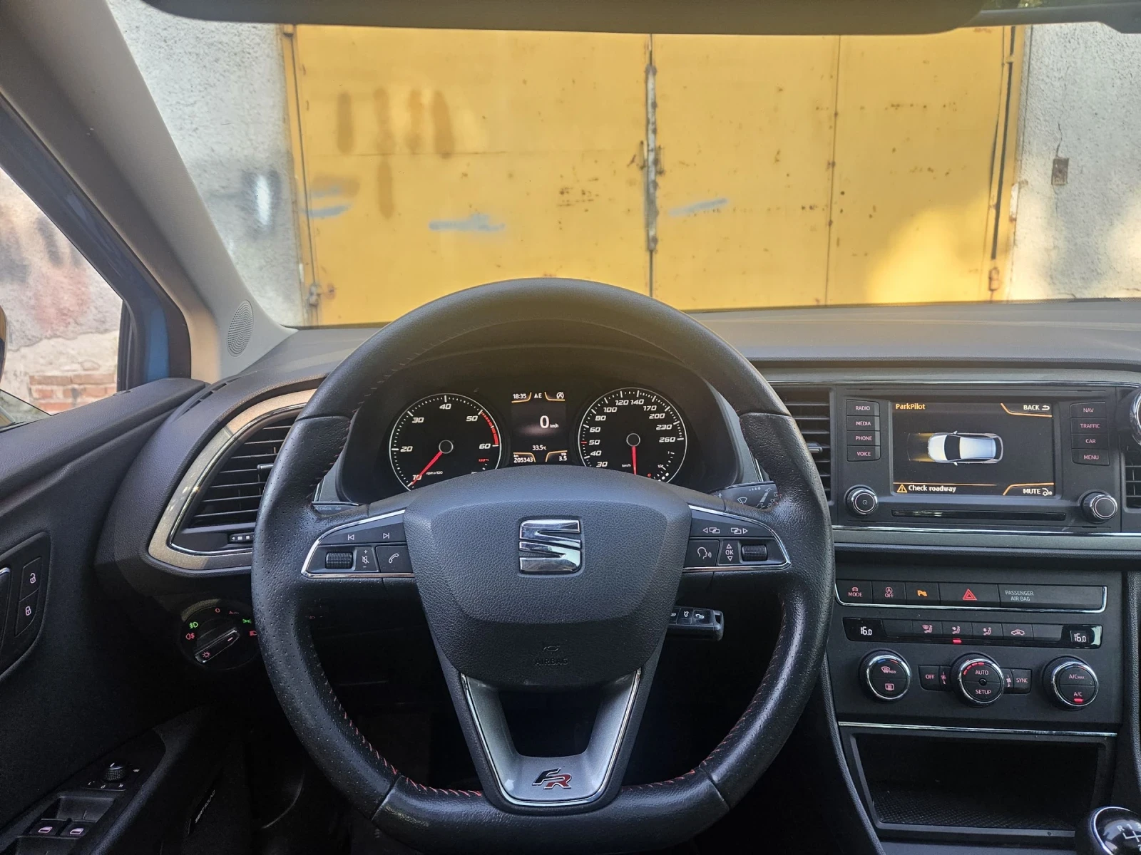 Seat Leon FR 2.0TDI Limited Edition Panorama (Alor Blue) - изображение 7 | Auto.bg Seat Leon FR 2.0TDI Limited Edition Panorama (Alor Blue) - изображение 7