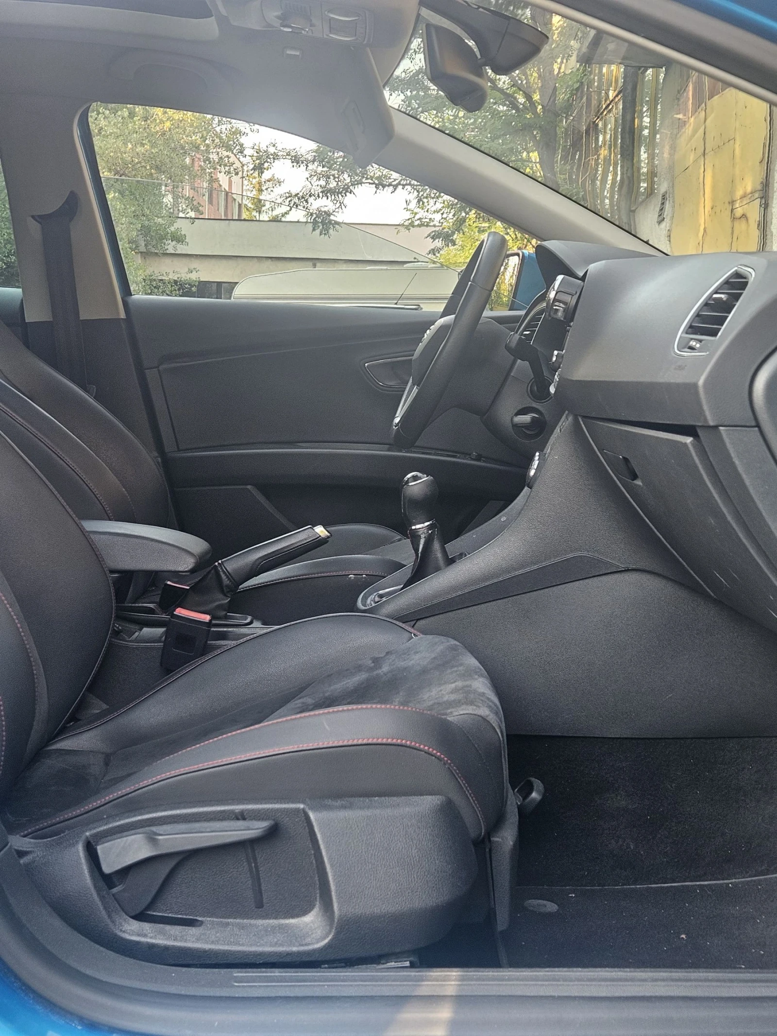 Seat Leon FR 2.0TDI Limited Edition Panorama (Alor Blue) - изображение 10 | Auto.bg Seat Leon FR 2.0TDI Limited Edition Panorama (Alor Blue) - изображение 10