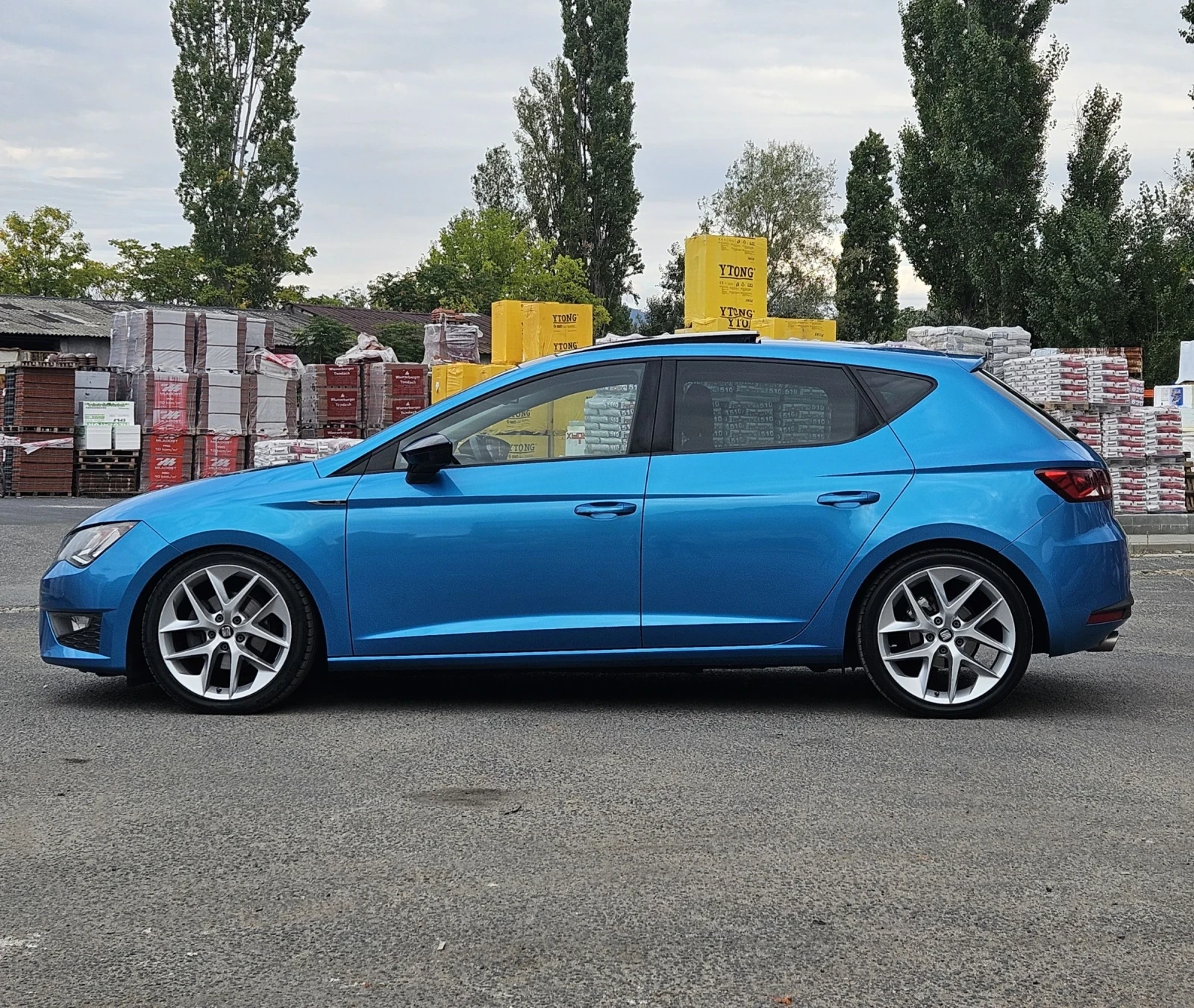 Seat Leon FR 2.0TDI Limited Edition Panorama (Alor Blue) - изображение 4 | Auto.bg Seat Leon FR 2.0TDI Limited Edition Panorama (Alor Blue) - изображение 4