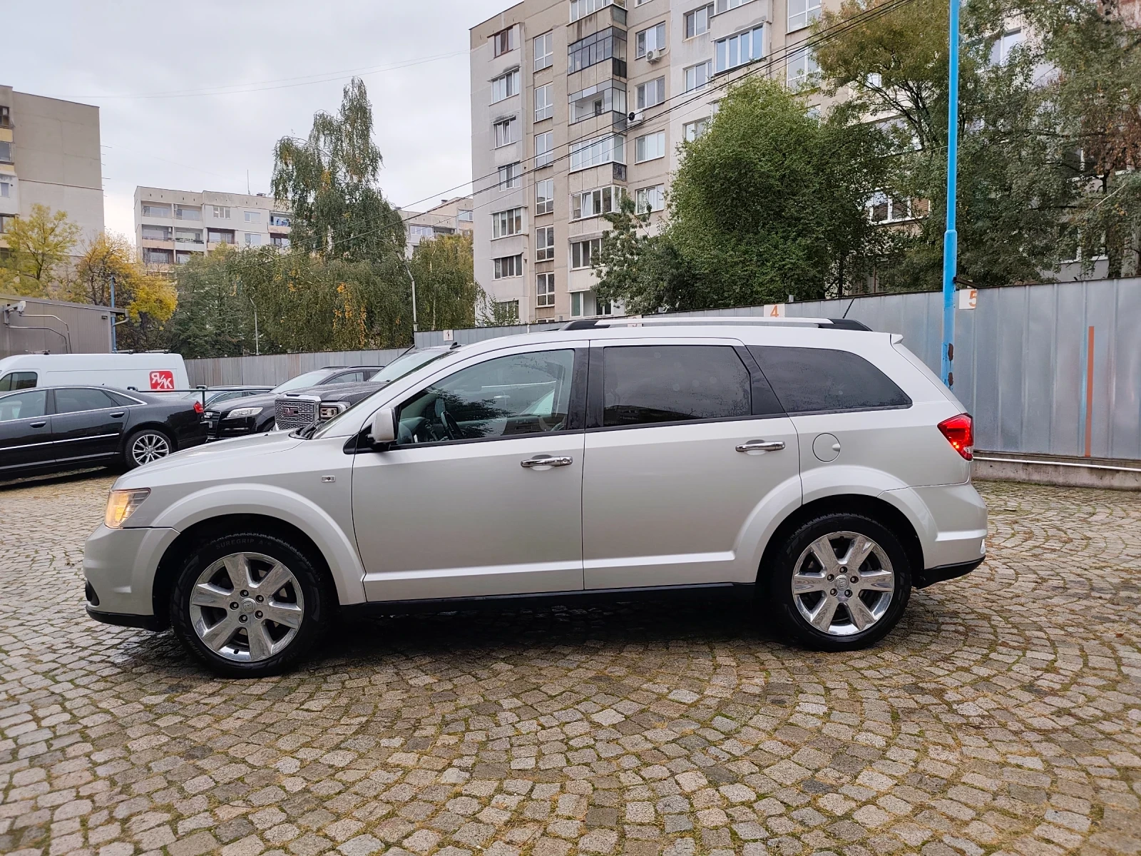 Fiat Freemont Facelift 4X4 7МЕСТА !НАВИ!* КЛИМАТРОНИК* FULL!!ТОП - изображение 2 | Auto.bg Fiat Freemont Facelift 4X4 7МЕСТА !НАВИ!* КЛИМАТРОНИК* FULL!!ТОП - изображение 2