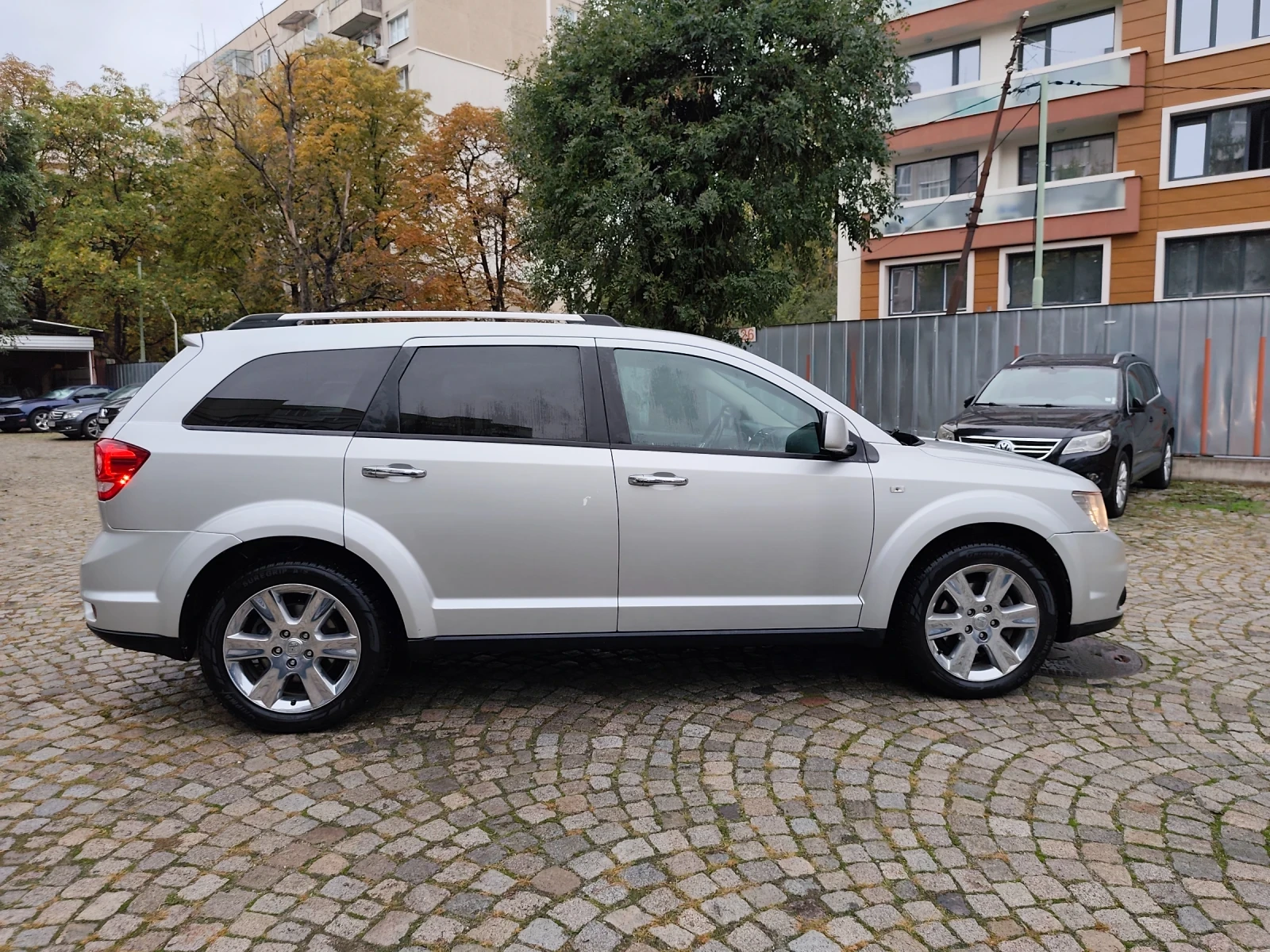 Fiat Freemont Facelift 4X4 7МЕСТА !НАВИ!* КЛИМАТРОНИК* FULL!!ТОП - изображение 6 | Auto.bg Fiat Freemont Facelift 4X4 7МЕСТА !НАВИ!* КЛИМАТРОНИК* FULL!!ТОП - изображение 6