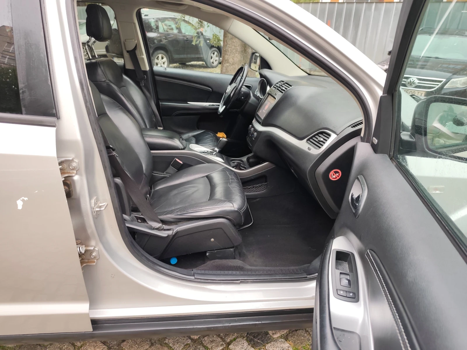 Fiat Freemont Facelift 4X4 7МЕСТА !НАВИ!* КЛИМАТРОНИК* FULL!!ТОП - изображение 9 | Auto.bg Fiat Freemont Facelift 4X4 7МЕСТА !НАВИ!* КЛИМАТРОНИК* FULL!!ТОП - изображение 9