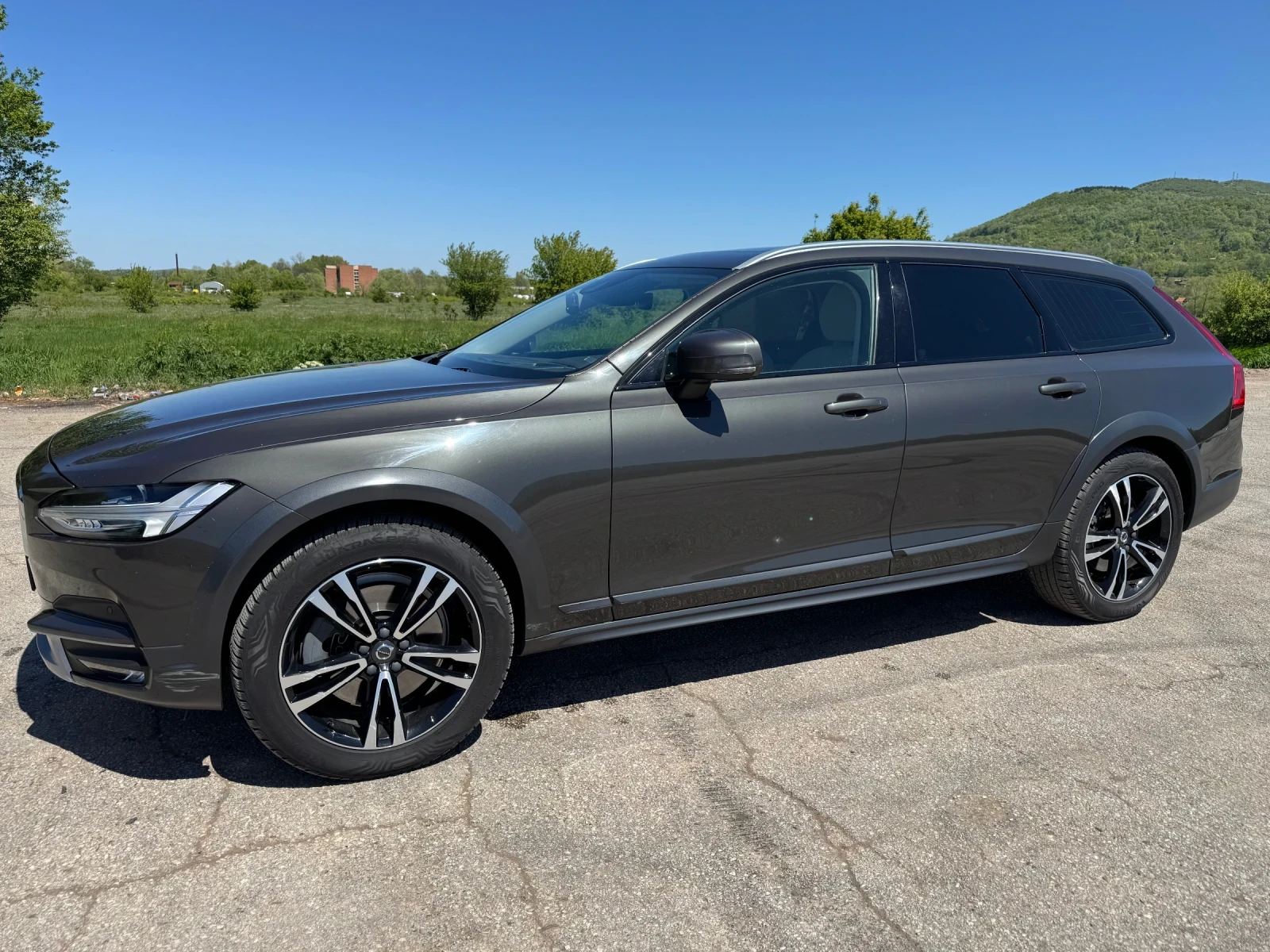 Volvo V90 Cross Country D5/AWD | Auto.bg — изображение 1 Volvo V90 Cross Country D5/AWD | Auto.bg — изображение 1