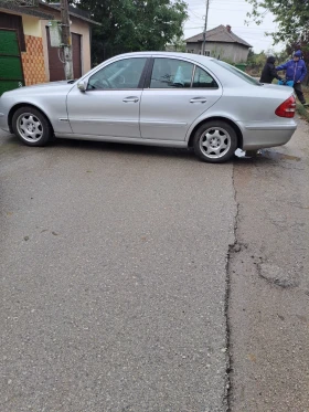 Снимка Mercedes-Benz E 220