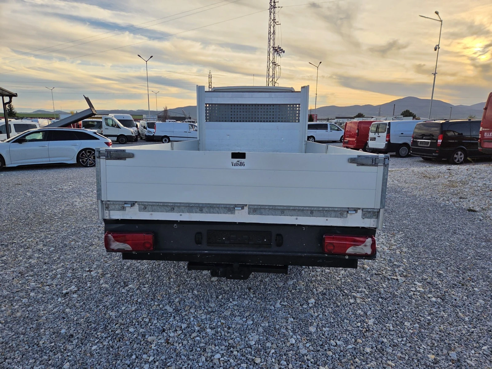 VW Crafter 2.5 TDI, Бордови, Климатик, 4.30 метра, До 3.5 тон - изображение 4 | Auto.bg VW Crafter 2.5 TDI, Бордови, Климатик, 4.30 метра, До 3.5 тон - изображение 4