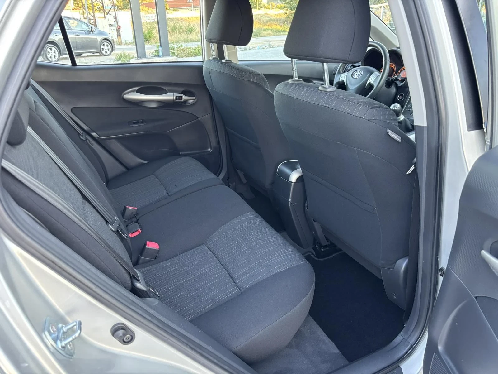 Toyota Auris 1.6Vvti/124кс/Keyles Go/Нави/Ксенон/Парктроник - изображение 10 | Auto.bg Toyota Auris 1.6Vvti/124кс/Keyles Go/Нави/Ксенон/Парктроник - изображение 10