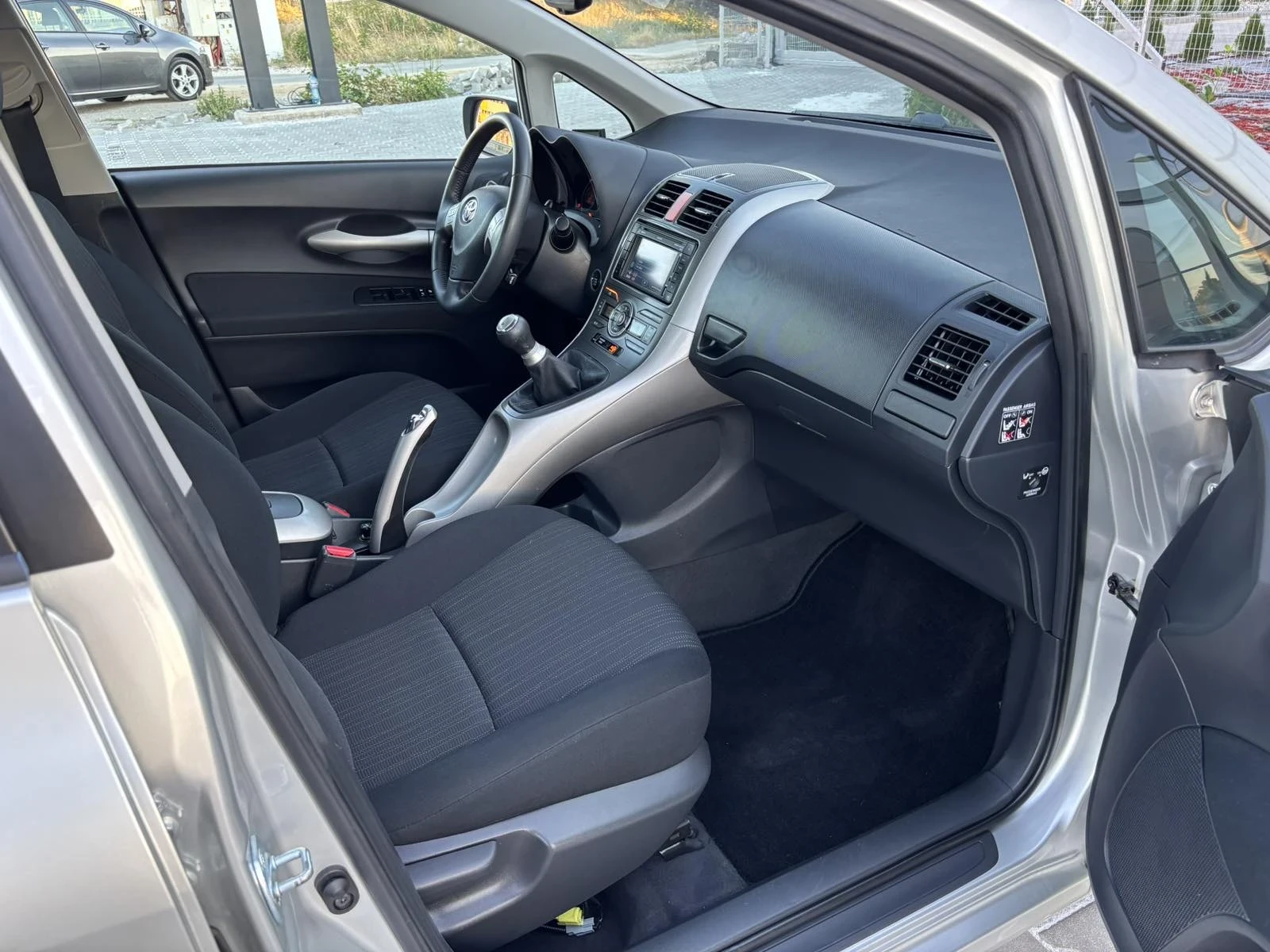 Toyota Auris 1.6Vvti/124кс/Keyles Go/Нави/Ксенон/Парктроник - изображение 9 | Auto.bg Toyota Auris 1.6Vvti/124кс/Keyles Go/Нави/Ксенон/Парктроник - изображение 9