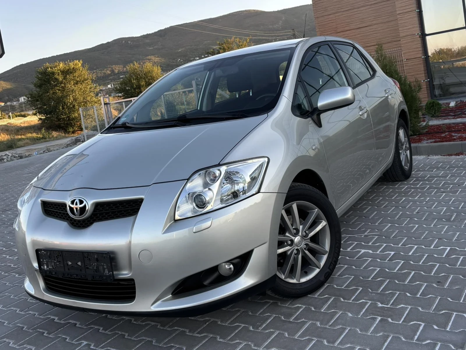 Toyota Auris 1.6Vvti/124кс/Keyles Go/Нави/Ксенон/Парктроник - изображение 2 | Auto.bg Toyota Auris 1.6Vvti/124кс/Keyles Go/Нави/Ксенон/Парктроник - изображение 2