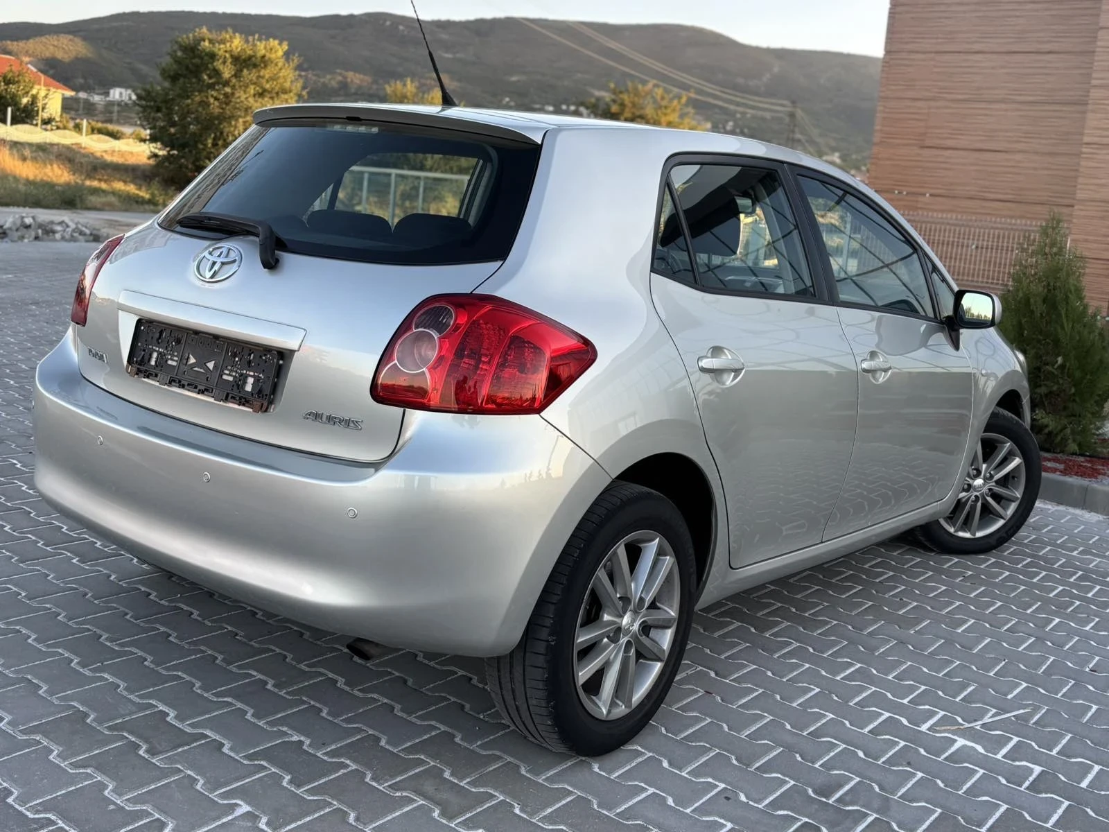 Toyota Auris 1.6Vvti/124кс/Keyles Go/Нави/Ксенон/Парктроник - изображение 5 | Auto.bg Toyota Auris 1.6Vvti/124кс/Keyles Go/Нави/Ксенон/Парктроник - изображение 5