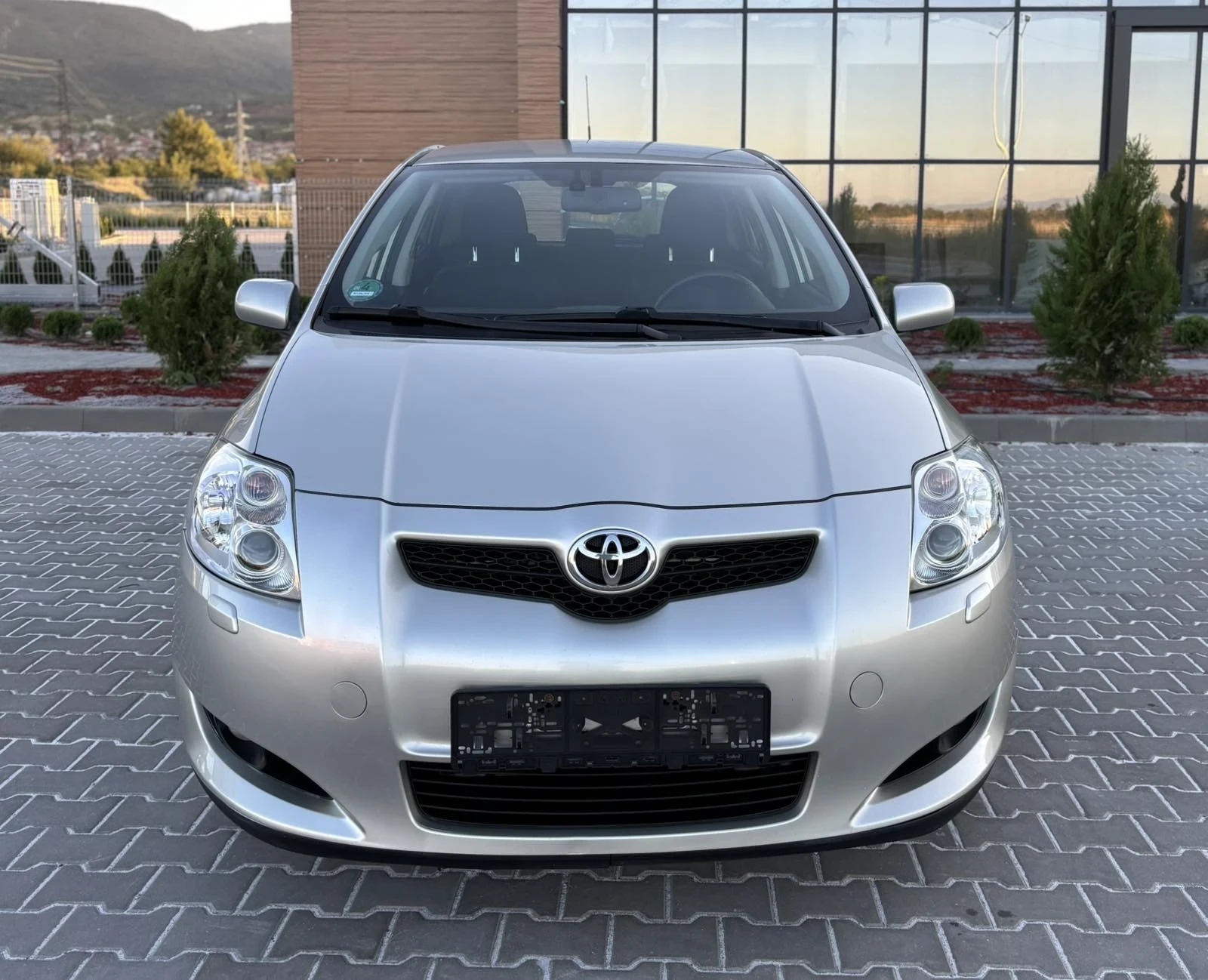 Toyota Auris 1.6Vvti/124кс/Keyles Go/Нави/Ксенон/Парктроник - изображение 3 | Auto.bg Toyota Auris 1.6Vvti/124кс/Keyles Go/Нави/Ксенон/Парктроник - изображение 3