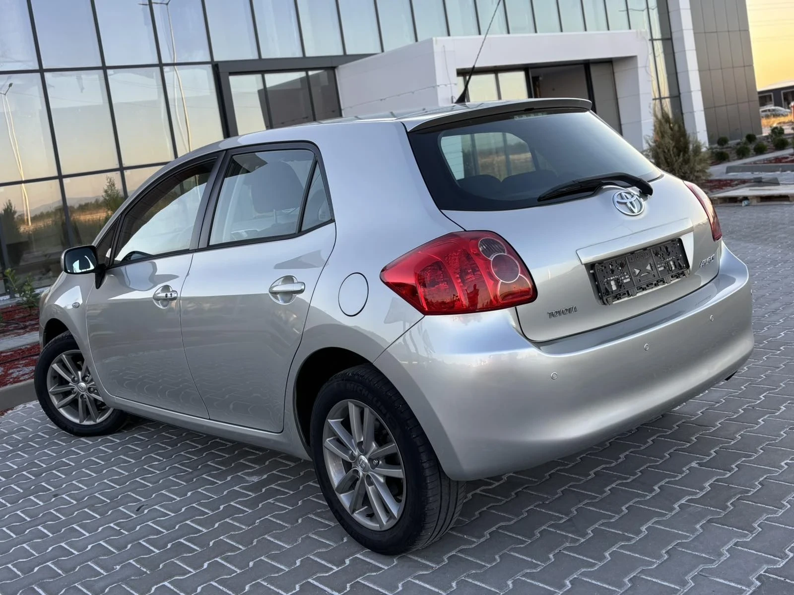 Toyota Auris 1.6Vvti/124кс/Keyles Go/Нави/Ксенон/Парктроник - изображение 6 | Auto.bg Toyota Auris 1.6Vvti/124кс/Keyles Go/Нави/Ксенон/Парктроник - изображение 6