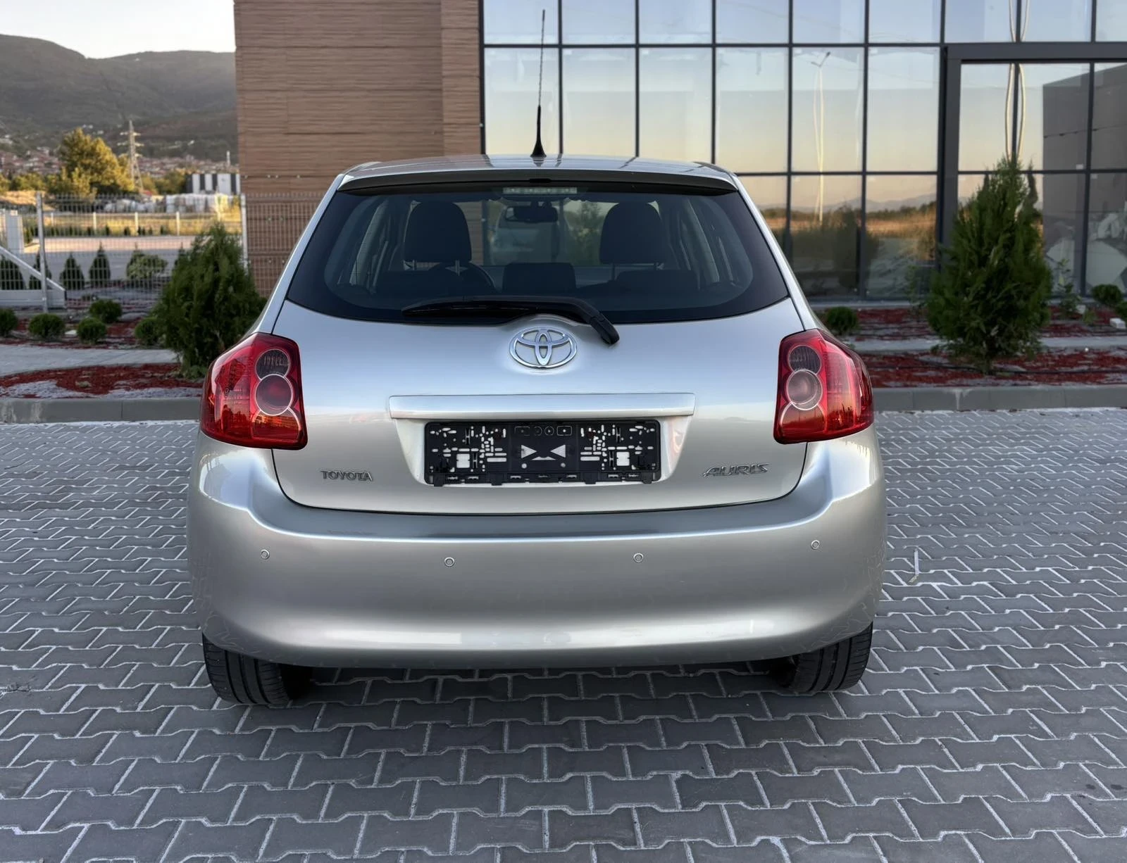 Toyota Auris 1.6Vvti/124кс/Keyles Go/Нави/Ксенон/Парктроник - изображение 4 | Auto.bg Toyota Auris 1.6Vvti/124кс/Keyles Go/Нави/Ксенон/Парктроник - изображение 4