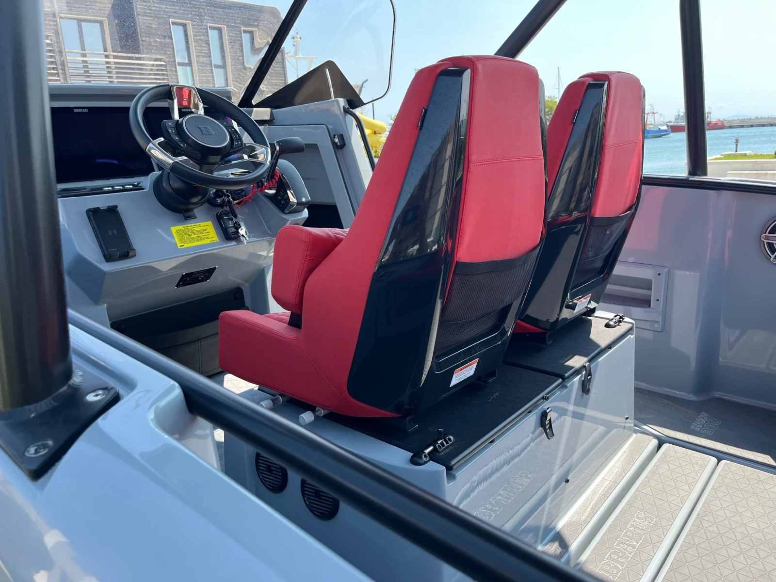 Моторна яхта Axopar BRABUS Shadow300CrossTop НАЛИЧЕН!!! - изображение 7 | Auto.bg Моторна яхта Axopar BRABUS Shadow300CrossTop НАЛИЧЕН!!! - изображение 7