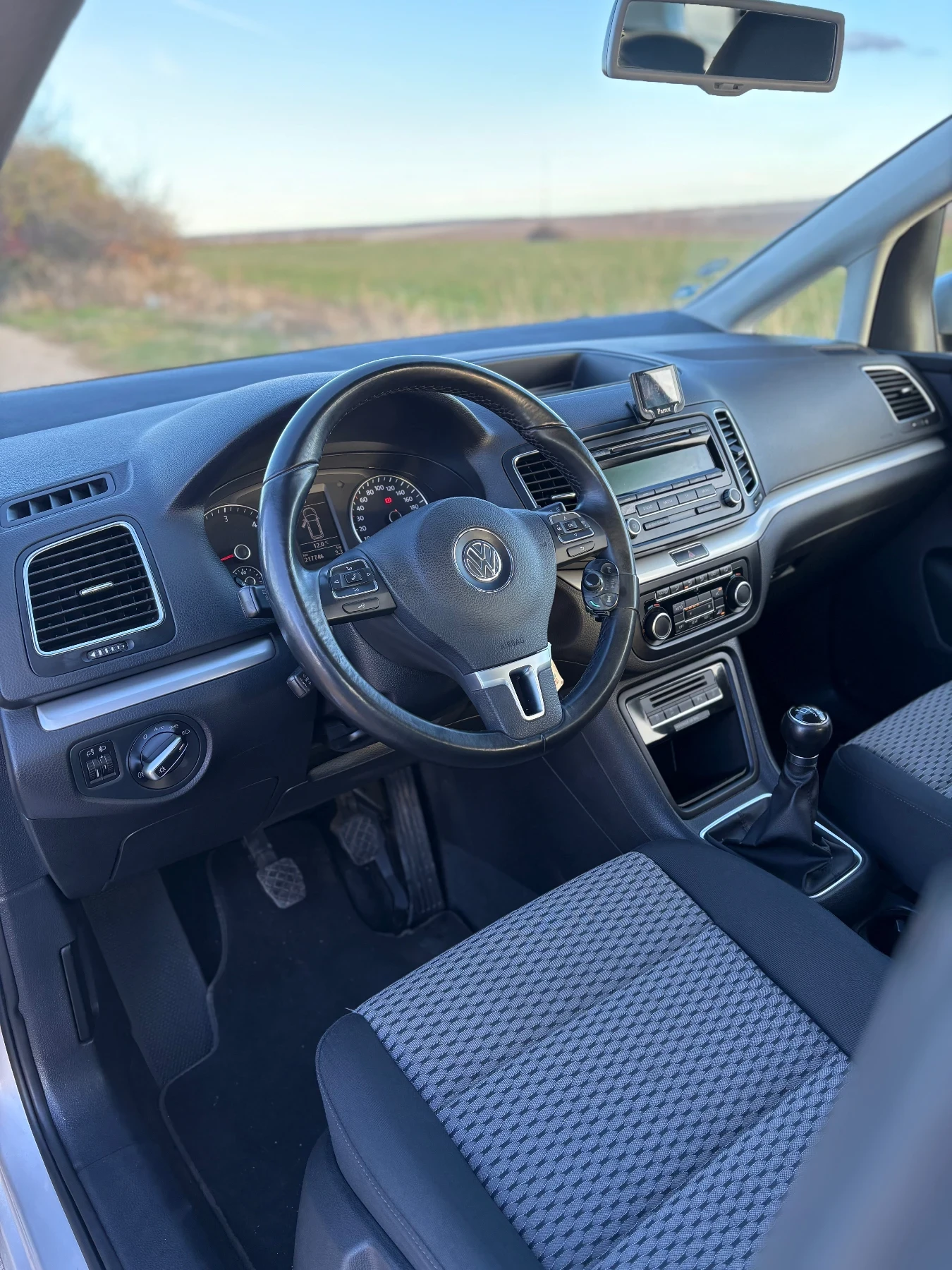 VW Sharan 2.0TDI 140КС 6 скорости - изображение 9 | Auto.bg VW Sharan 2.0TDI 140КС 6 скорости - изображение 9