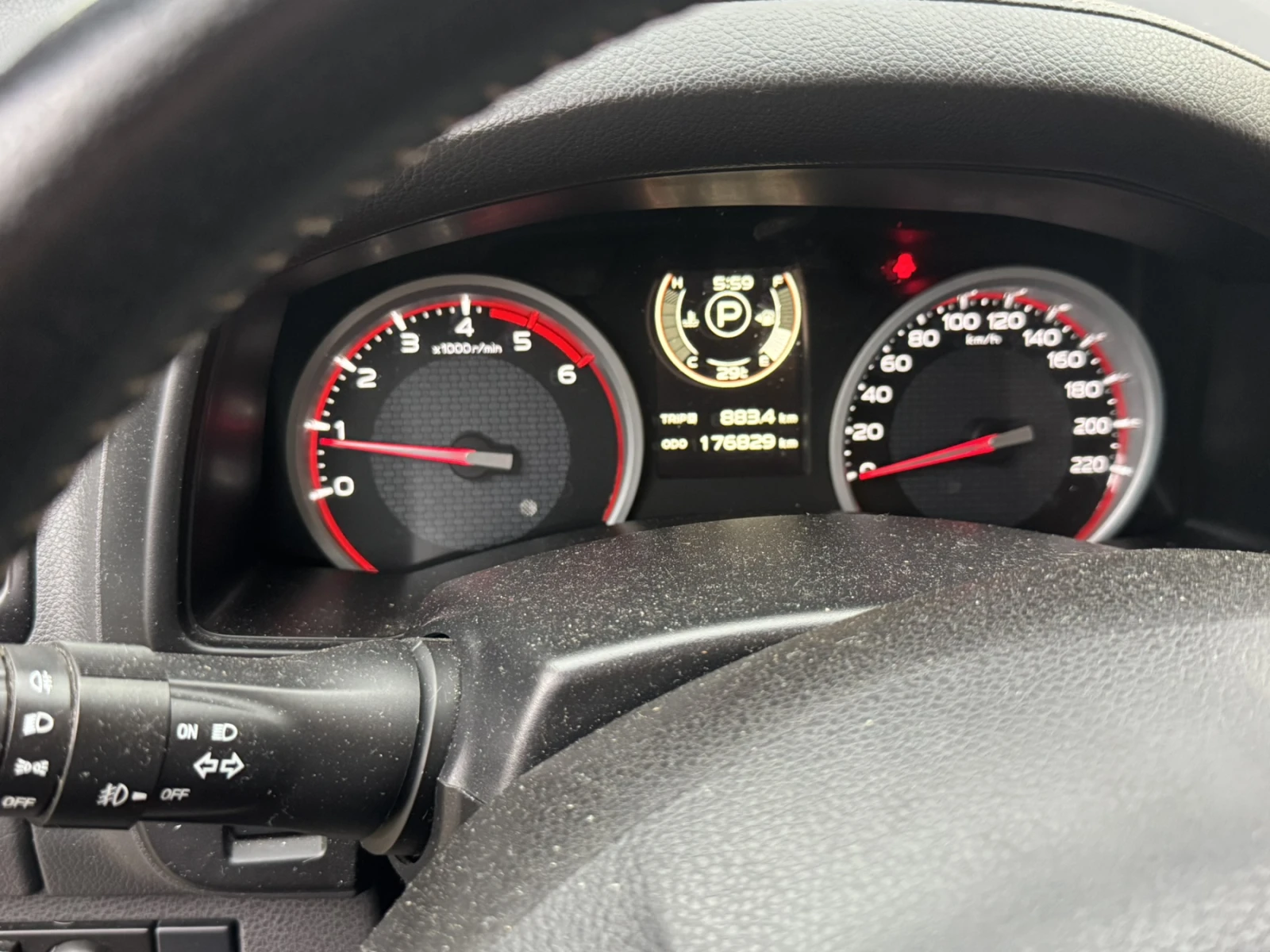 Isuzu D-max Double Cab 4WD Automatic Life Hardtop - изображение 7 | Auto.bg Isuzu D-max Double Cab 4WD Automatic Life Hardtop - изображение 7