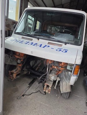Mercedes-Benz 208