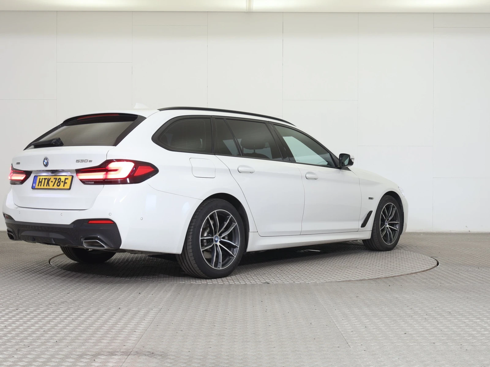 BMW 530E * Business - xDrive - Хибрид * АВТОФИНАНСИРАНЕ*  - изображение 6 | Auto.bg BMW 530E * Business - xDrive - Хибрид * АВТОФИНАНСИРАНЕ*  - изображение 6