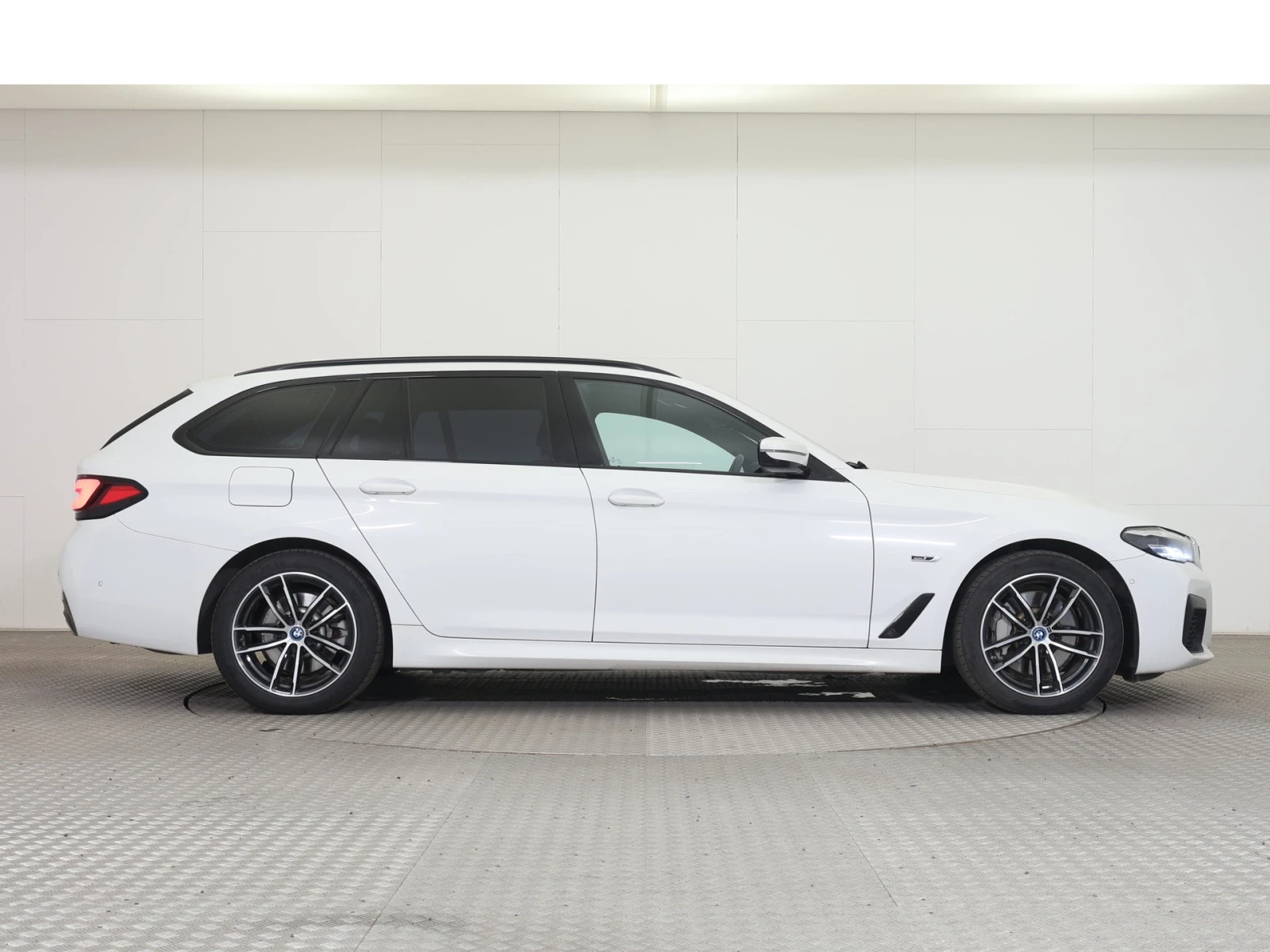 BMW 530E * Business - xDrive - Хибрид * АВТОФИНАНСИРАНЕ*  - изображение 3 | Auto.bg BMW 530E * Business - xDrive - Хибрид * АВТОФИНАНСИРАНЕ*  - изображение 3