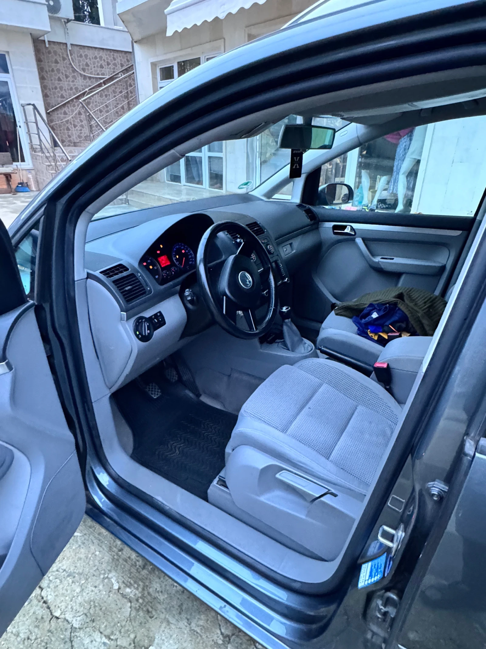VW Touran 2003г.  1.9 дизел 101 кс - изображение 5 | Auto.bg VW Touran 2003г.  1.9 дизел 101 кс - изображение 5