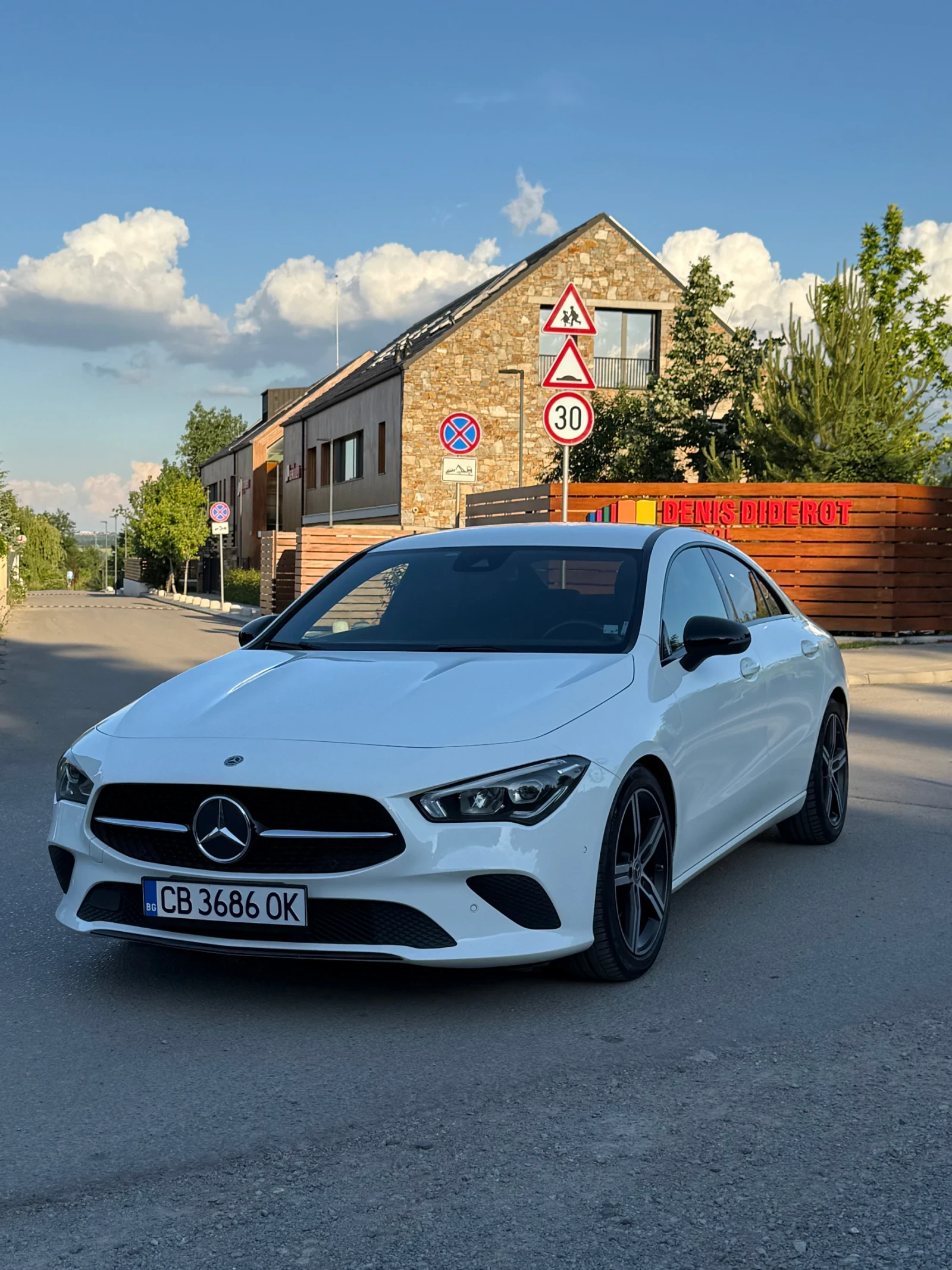 Mercedes-Benz CLA 180 undefined | Auto.bg — изображение 1 Mercedes-Benz CLA 180 undefined | Auto.bg — изображение 1
