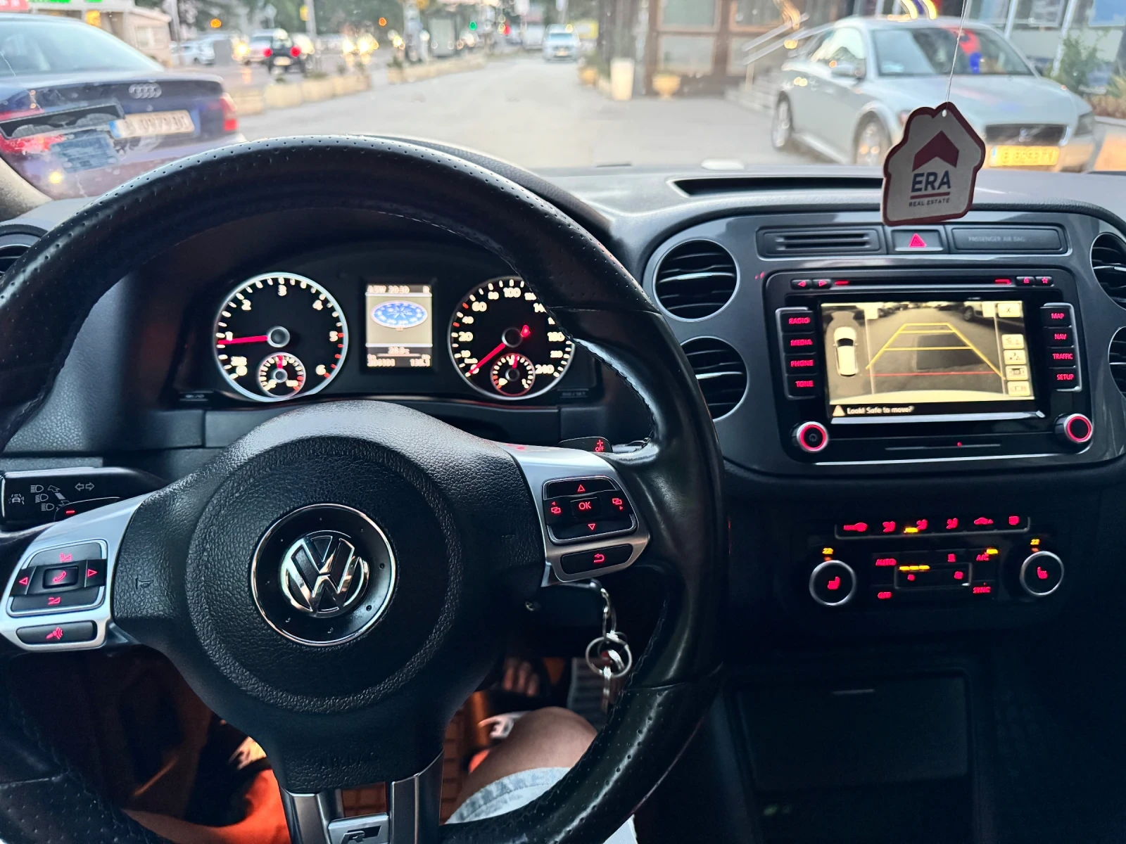 VW Tiguan R-LINE 2.0TDI 4* 4 DSG FACELIFT SPORT - изображение 3 | Auto.bg VW Tiguan R-LINE 2.0TDI 4* 4 DSG FACELIFT SPORT - изображение 3