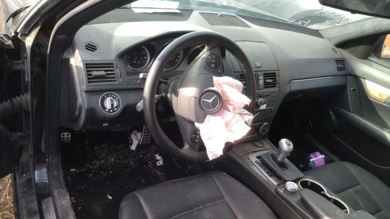 Mercedes-Benz C 300 - 1234 € / 2413.49 лв. - 64375532 1 | Car24.bg Mercedes-Benz C 300 - 1234 € / 2413.49 лв. - 64375532 1