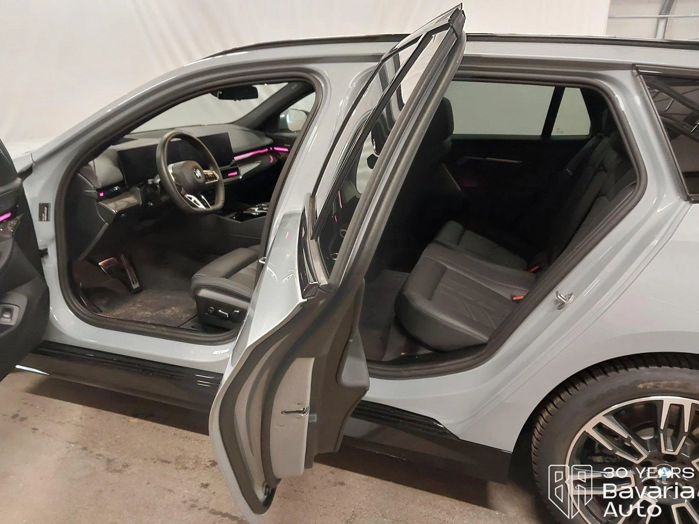 BMW 520 d xDrive Touring M Sport Paket Steptronic - изображение 5 | Auto.bg BMW 520 d xDrive Touring M Sport Paket Steptronic - изображение 5