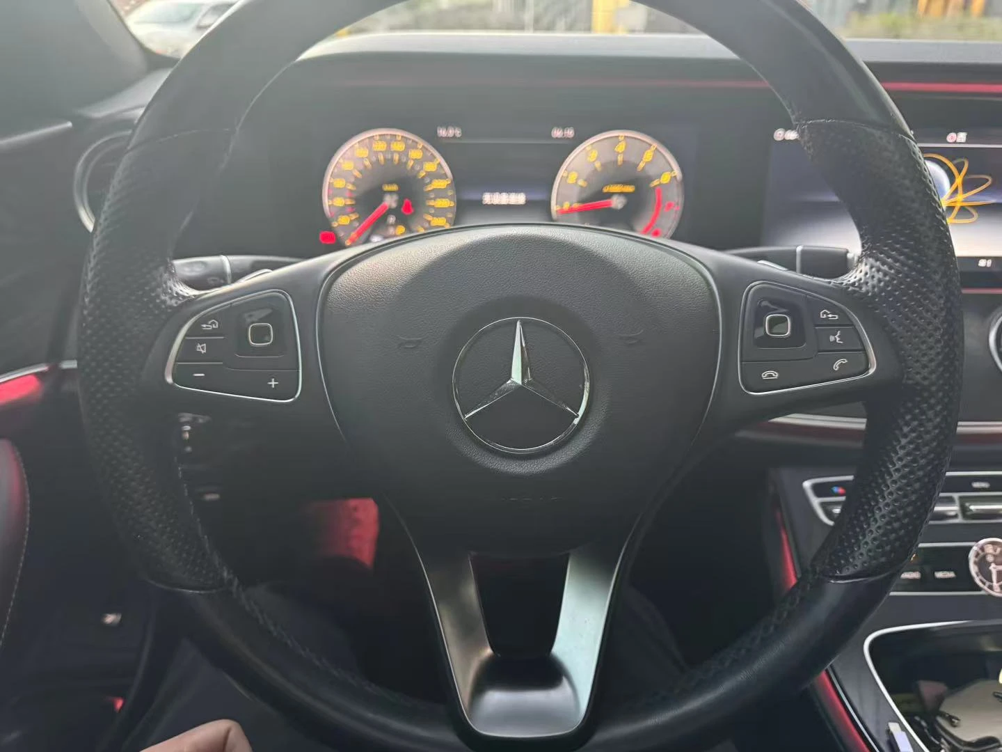 Mercedes-Benz E 300 CARFAX АВТО КРЕДИТ  - изображение 10 | Auto.bg Mercedes-Benz E 300 CARFAX АВТО КРЕДИТ  - изображение 10