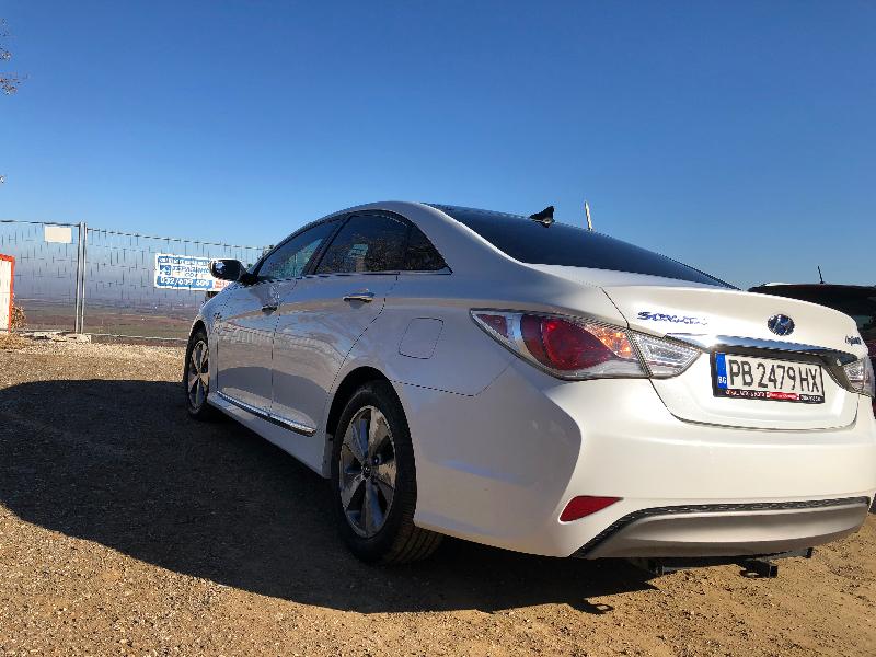 Hyundai Sonata 2.4 Hybrid - изображение 2